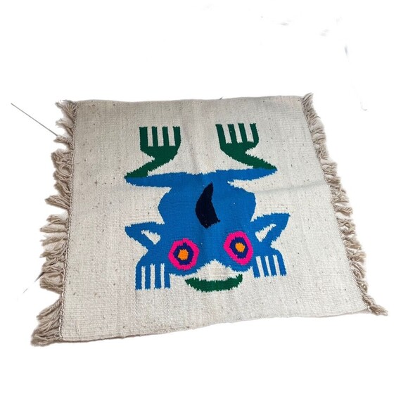 Handwoven Chameleon Lizard Wall Hanging rUG Pink Eyes Reacts With UV Light - Picture 1 of 8